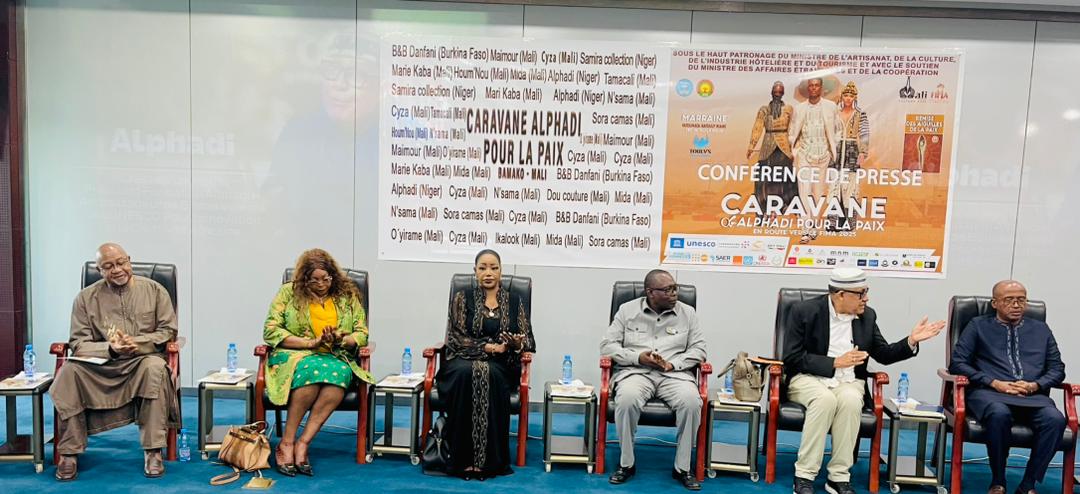 La caravane Alphadi pour la paix fait escale à Bamako pour promouvoir l'unité et la créativité